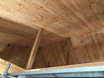 内装工事を進めています。