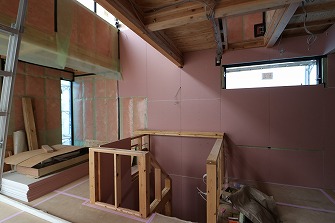 まもなく断熱工事完了です。