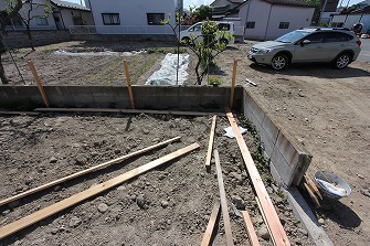 基礎工事開始です。