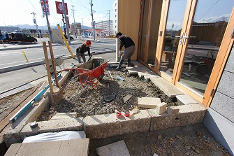 外構工事が始まりました。