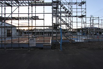 土台敷き開始です。