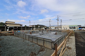 基礎工事が始まりました。