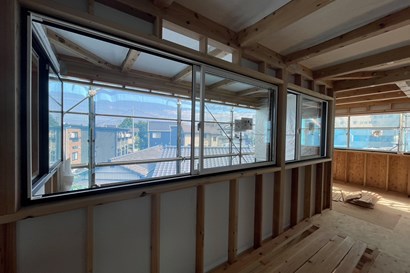 サッシが取付されました！