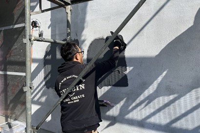 外壁の仕上げ塗り