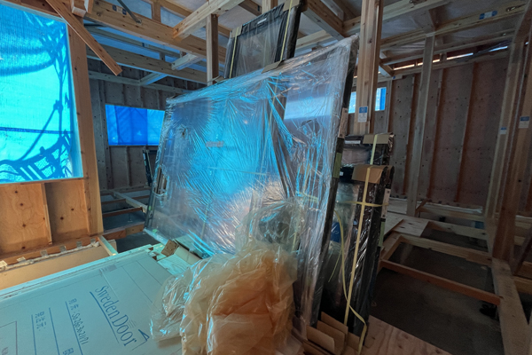 サッシが届きました